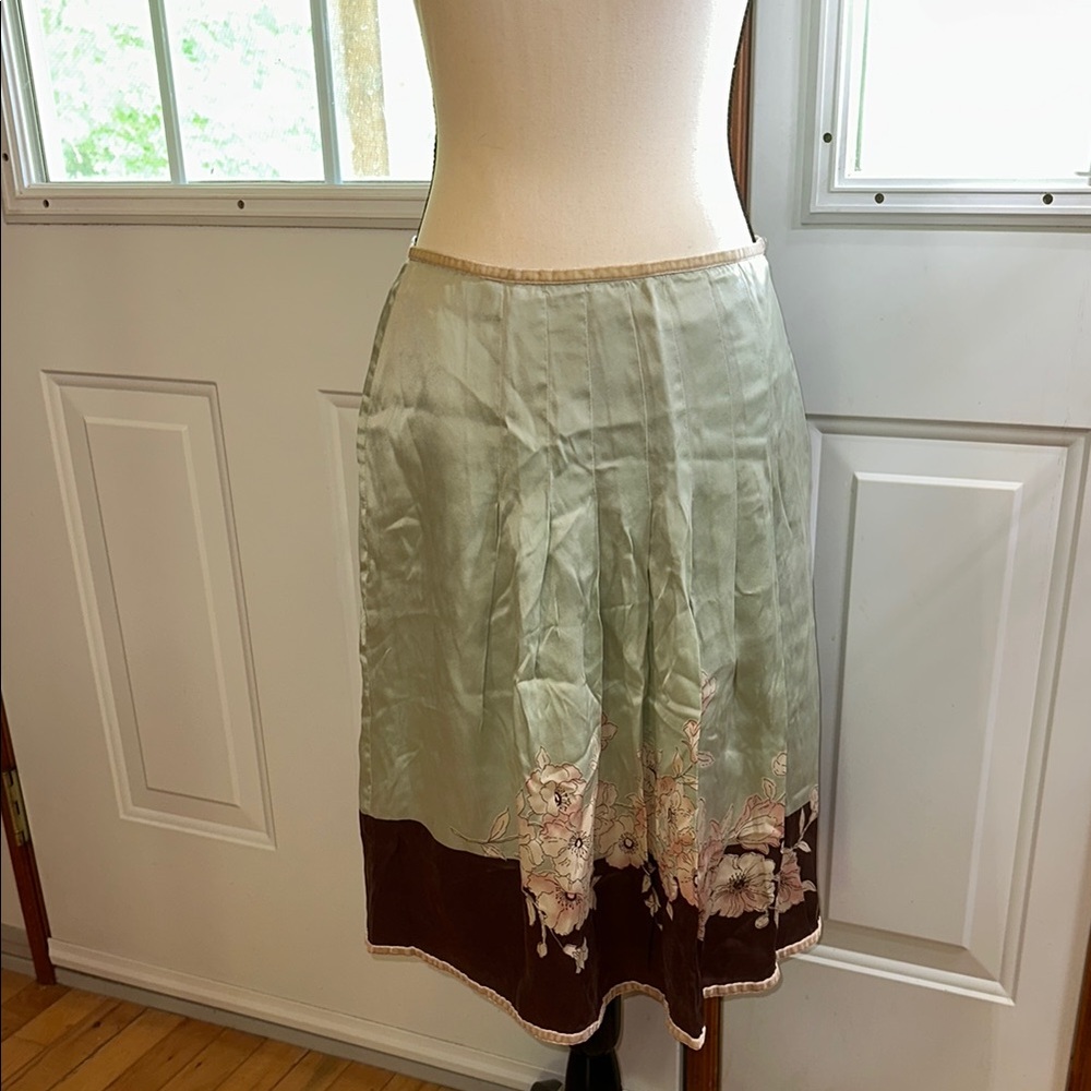 New York City Design Co Elegant Floral Silk Skirt